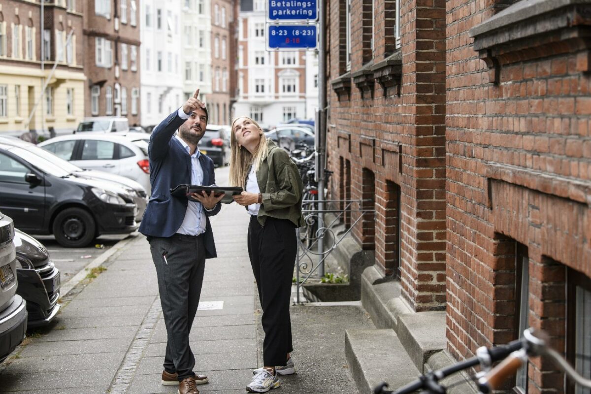 Danskerne er blevet mere opmærksomme på, om der er for meget trafikstøj, når de skal købe bolig. Bekymringen er helt reel, for flere studier viser, at det kan øge risikoen for bl.a. demens, slagtilfælde, hjerte-kar-sygdomme, diabetes 2, brystkræft og potentielt for tidlig død at blive udsat for især trafikstøj i hjemmet. Foto: Home