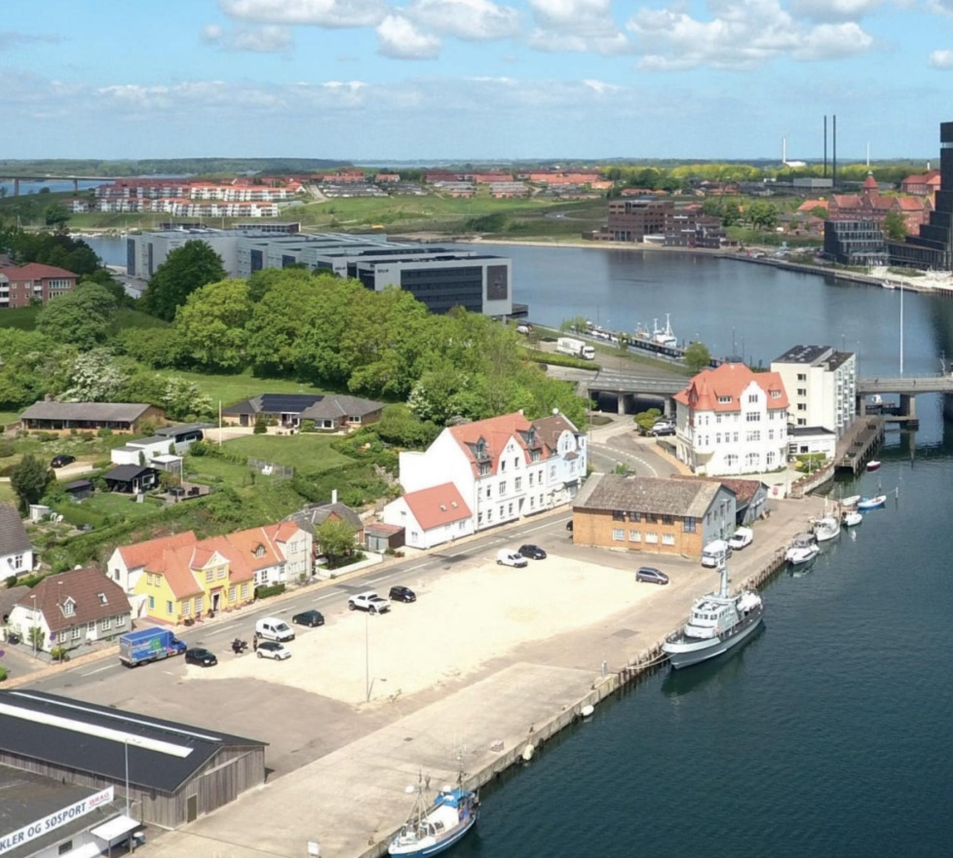 Sønderborg Kommune forventer, at Sundgade kan blive omdannet til et unikt havneområde, der hænger sammen med resten af byen. Illustration fra konkurrencematerialet: Sønderborg Kommune