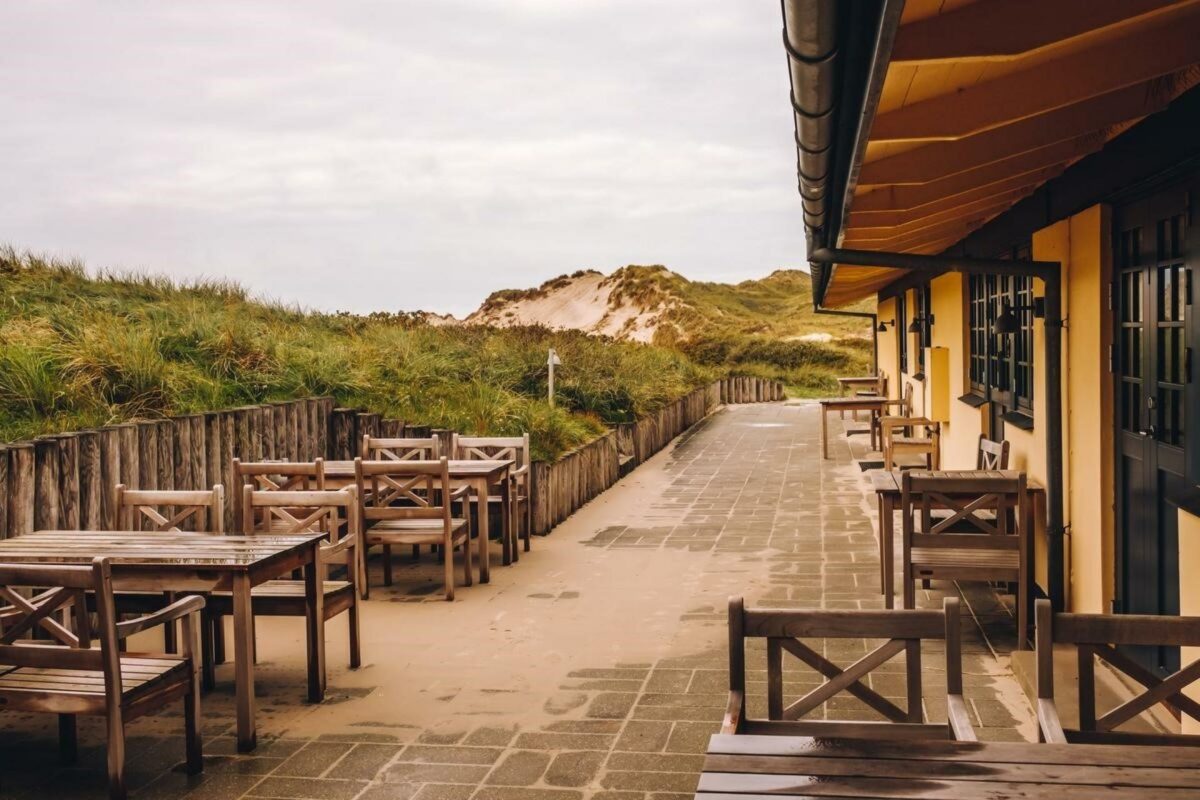 Hennemølle Å Badehotel ligger midt i klitlandskabet. Sådanne overnatningsmuligheder vil Destination Vesterhavet og Dansk Kyst- og Naturturisme gerne have flere af. Foto: Thomas Høyrup Christensen