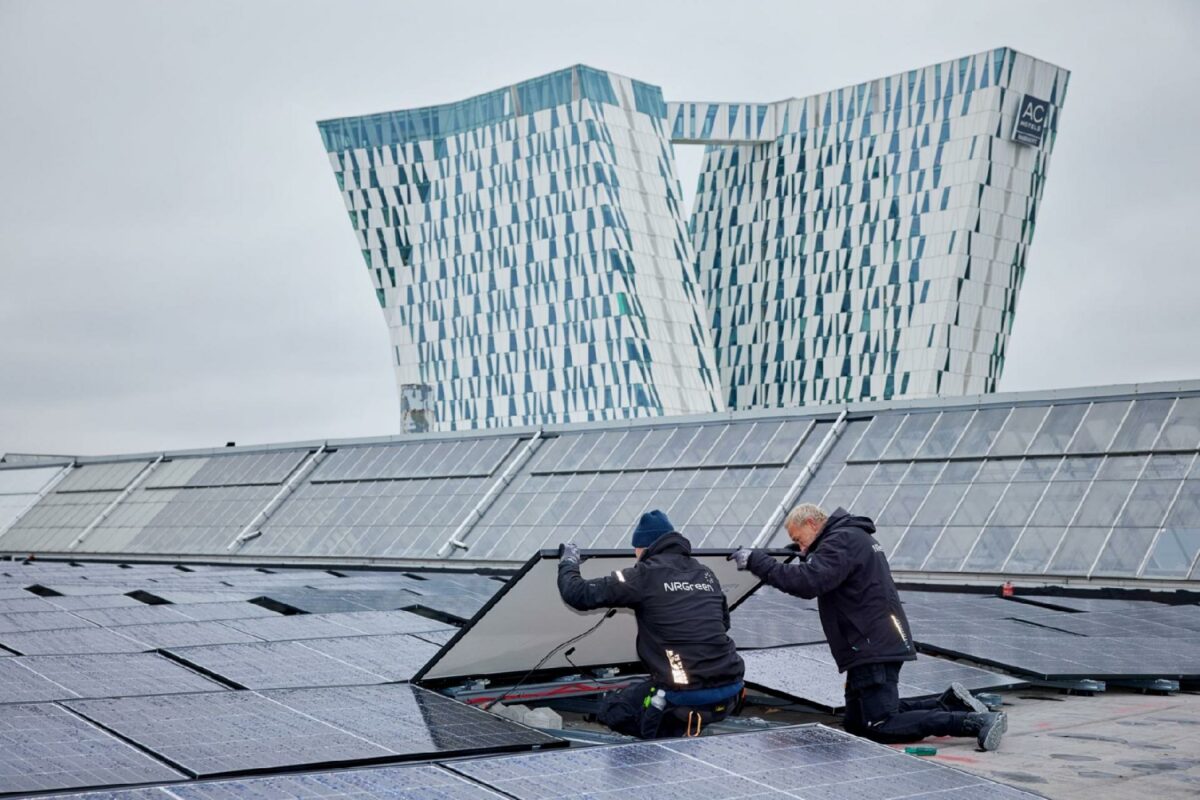 Bella Centers tag vil fremover dække en tredjedel af Bella Centers strømforbrug. Foto: Martin Sølyst.