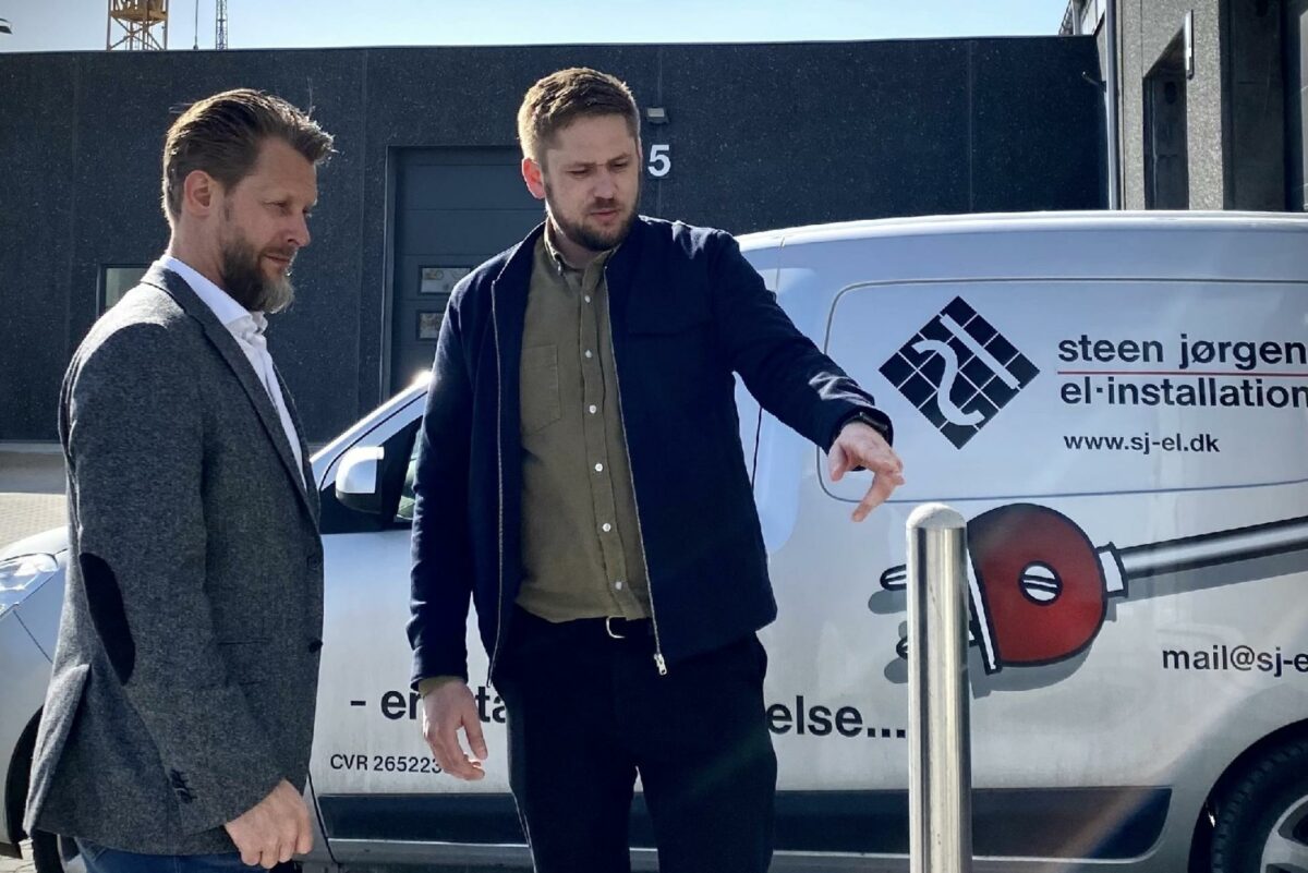 Adm. direktør Michael Saxtoft (tv.) og teknisk direktør Mats Bach Nilsson viderefører sammen Steen Jørgensen El-Installation, som de driver videre i den nu afdøde stifters ånd.