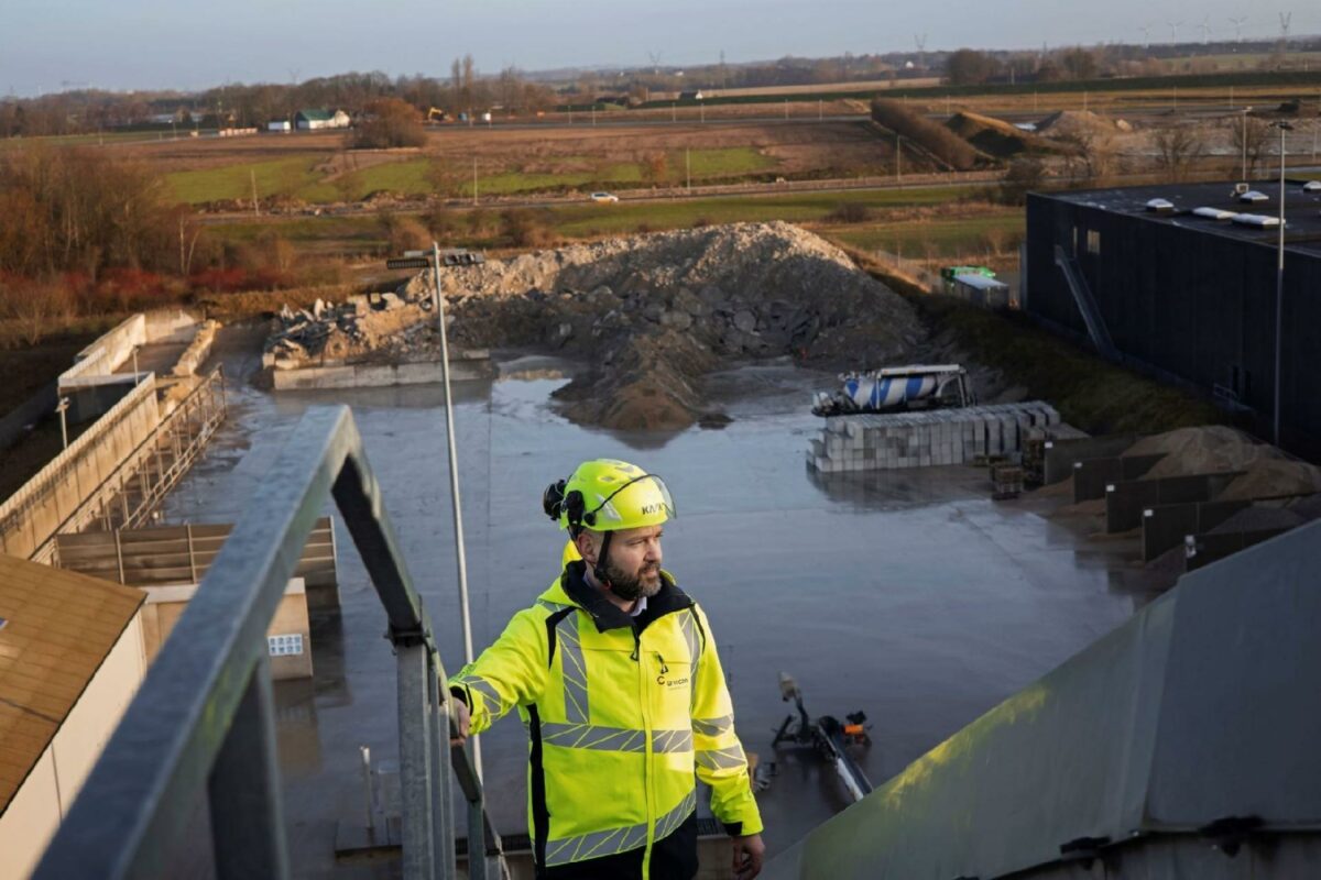 - I dag nyttiggøres alt spild- og nedrivningsbeton, både i ny beton og som vejfyld, men som branche bør vi i højere grad have fokus på at udnytte ressourcerne bedst muligt, siger Casper Mathiasen, direktør i Unicon.