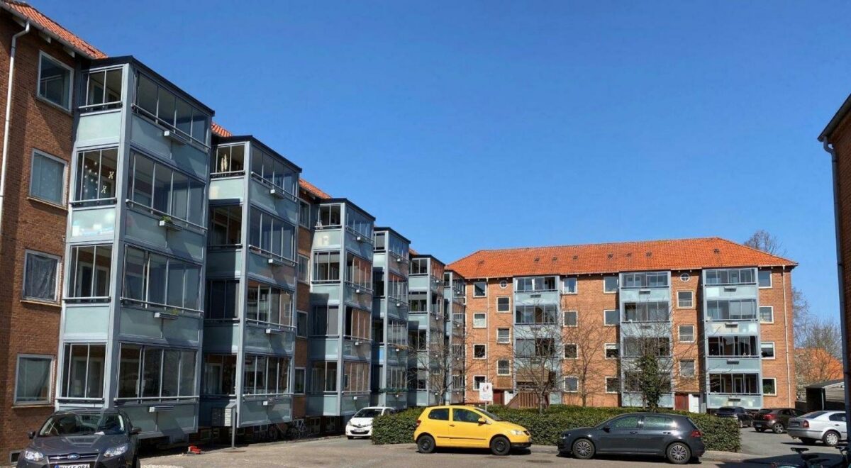 Beboerne i to af Byg33's ejendomme i Holbæk, der er bygget i hhv. 1934 og 1961, kan se frem til den helt store renovering af deres boliger og bygninger.