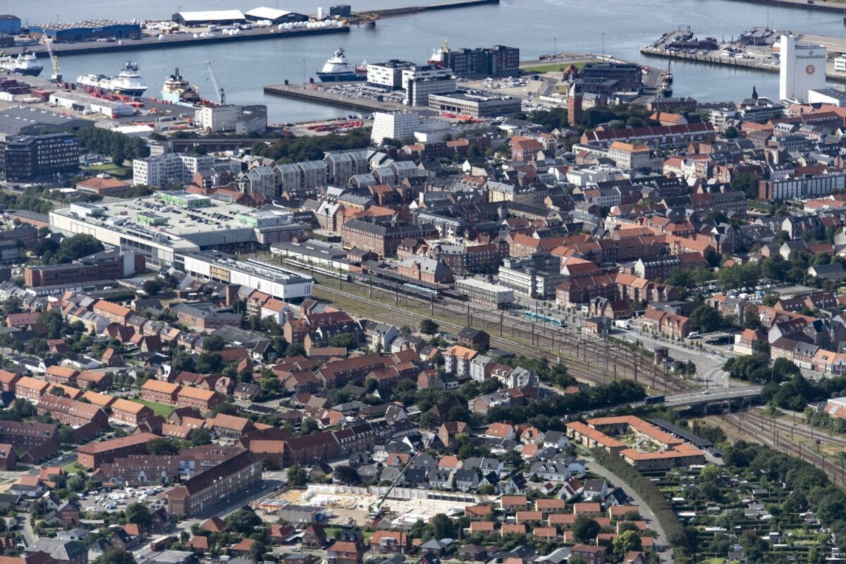 Hvordan skal Esbjerg midtby og lokalområdet Rørkjær udvikle sig? Den opgave skal fire arkitektvirksomheder i tre teams kæmpe om at løse bedst. Vinderen afsløres til oktober.