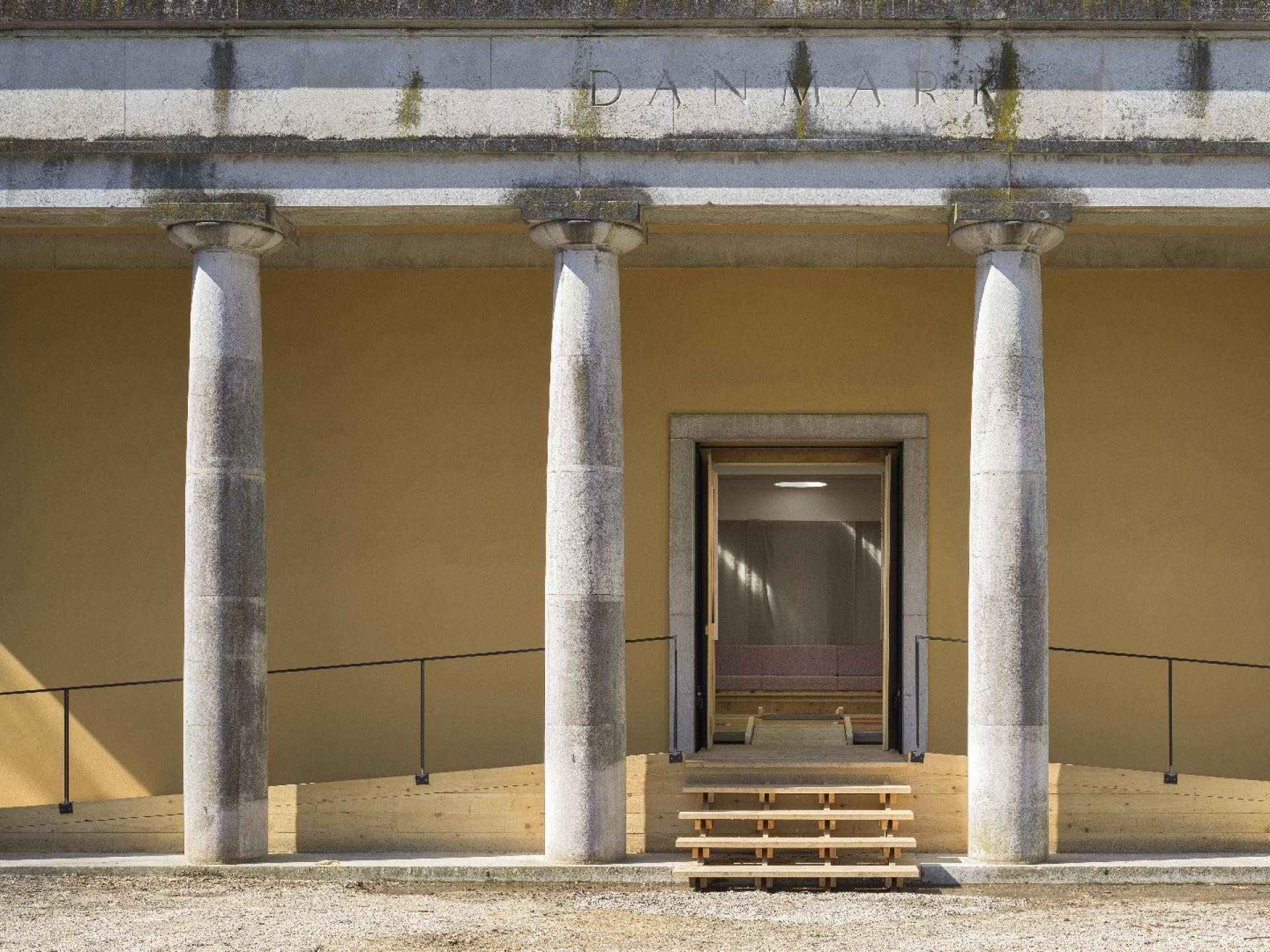 Den danske pavillon står klar til at blive indtaget af årets designteam, der har arbejdet intensivt med temaet Coastal Imaginaries op til biennalens åbning d. 20. maj. Foto: Hampus Berndtson