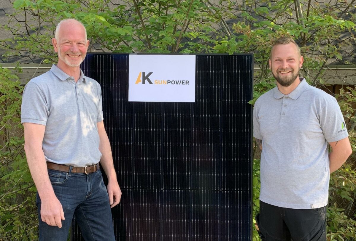 AK Sunpower fra Viborg kaster sig ind i klimakampen med deres opfindelse af fleksible solcelle-anlæg, som hurtigt kan generere solcellestrøm til alt fra byggepladser, skurbyer og genhusning.