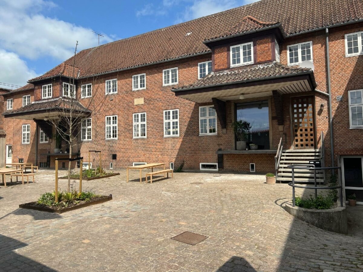 Den 100 år gamle bygning på Jernbanegade 12A i Randers, der engang husede et æggepakkeri, er blevet renoveret med respekt for historien.