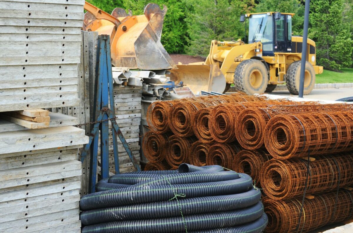 Når prissedlen på den færdige bolig ser voldsom ud, er det ikke arbejdslønnen, men udelukkende byggematerialerne, der giver prishoppet, lyder det fra SMVdanmark. Foto: Gettyimages.