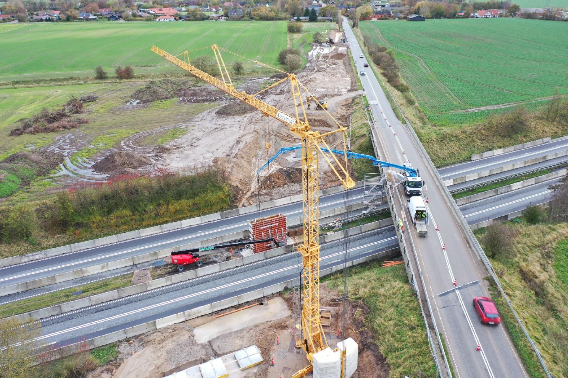 Mellem Hedested og Vejle er Vejdirektoratet ved at bygge en ny bro.