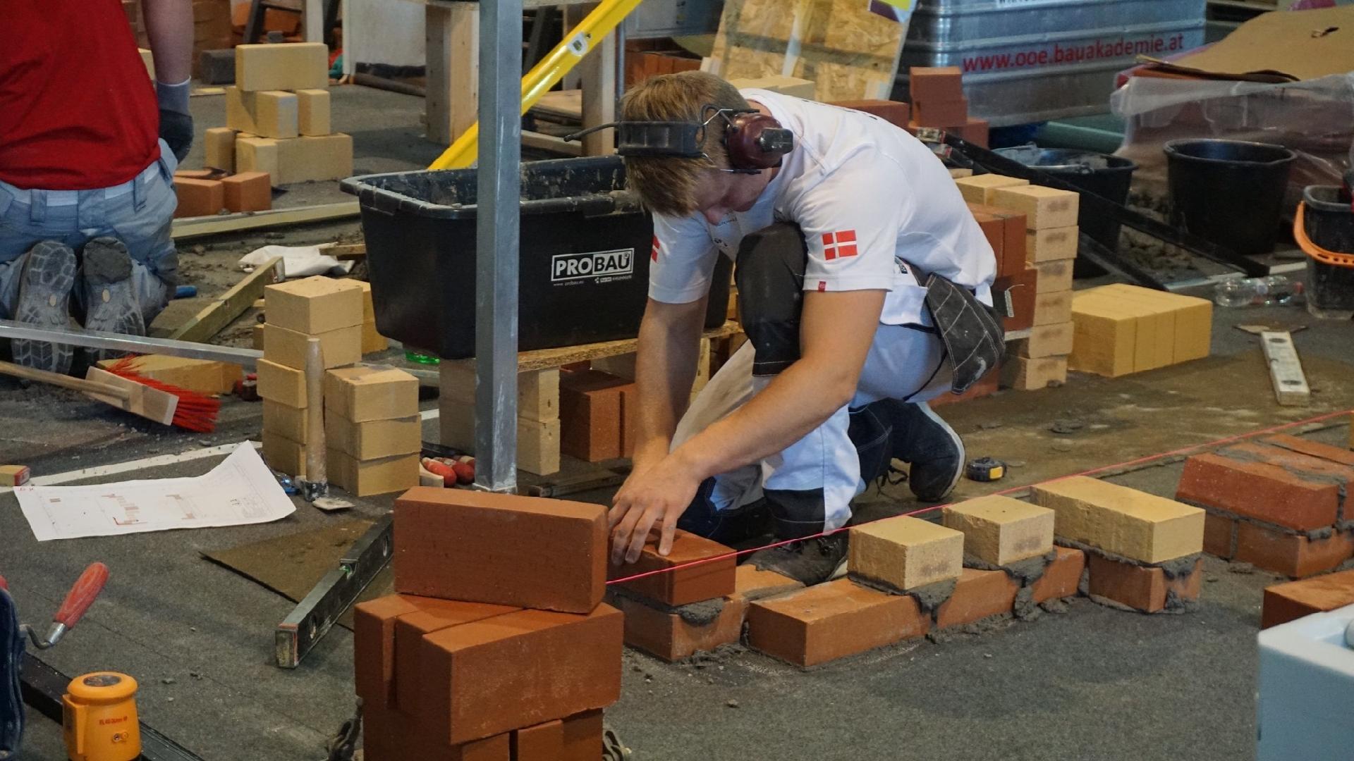 Man kan drive det vidt, hvis man vinder DM i Skills. Murer Kenneth Meldgaard Ebbesen deltog ved EuroSkills i Gøteborg i 2016. Foto: Skills Denmark