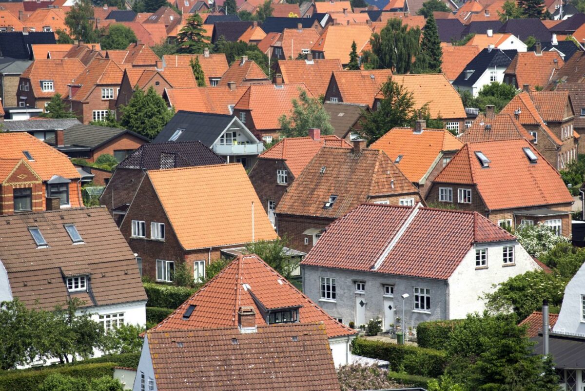 Siden finanskrisen har husholdningernes gældsnedbringelse generelt bidraget til en nedadgående tendens i antallet af tvangsauktioner, lyder det fra seniorøkonom fra Prognosecenteret. Foto: Gettyimages.