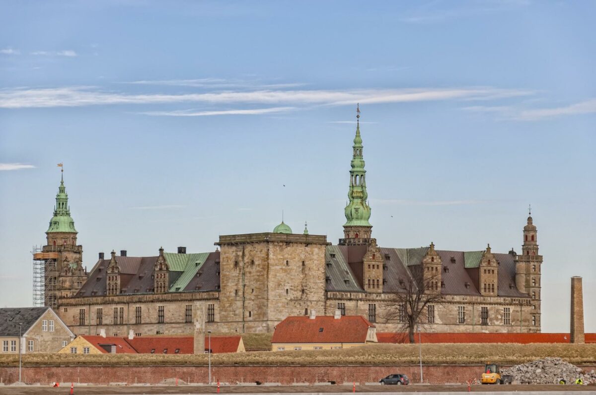 Der skal flere opgaver til stenhuggerne, hvis man i fremtiden vil have uddannede stenhuggere til restaureringsopgaver på slotte. Foto: Colourbox.