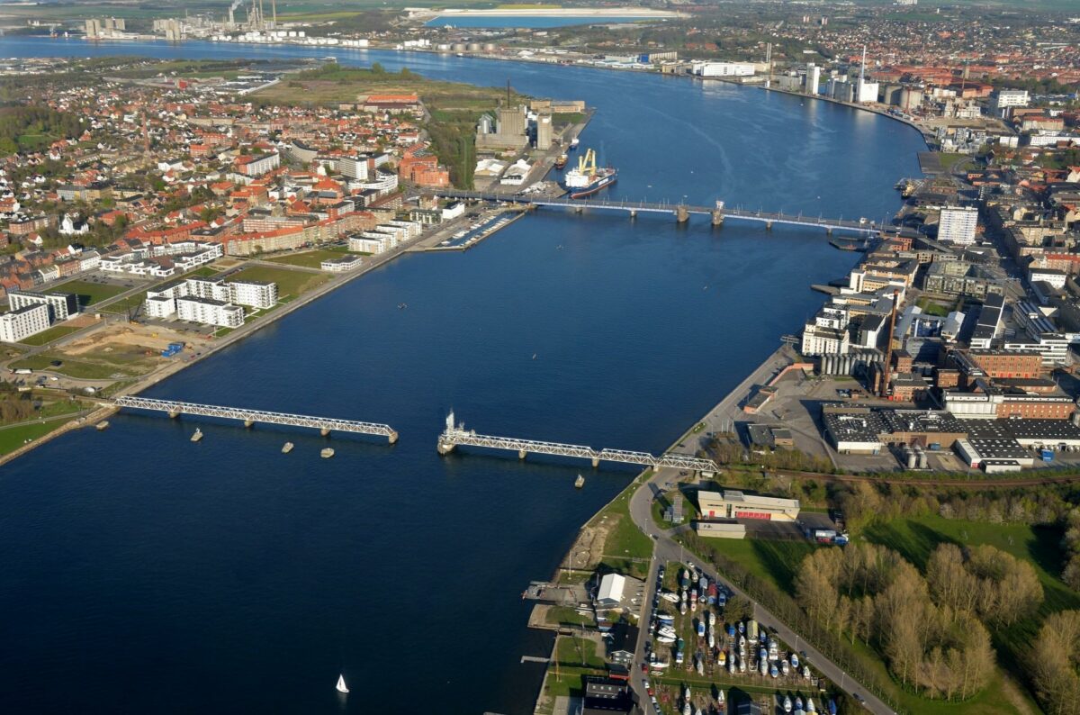 Et flertal i Aalborg Byråd er klar til at finde 600 millioner kroner som medfinansiering til en tredje Limfjordsforbindelse. Foto: Colourbox.