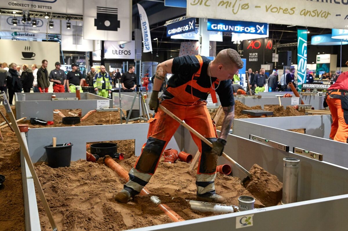 Under Kloakmessen i Fredericia opstilles der tribuner ved DM i Kloakarbejde, så publikum bedre kan følge med i konkurrencen om de prestigefulde titler. Foto: Messe C.