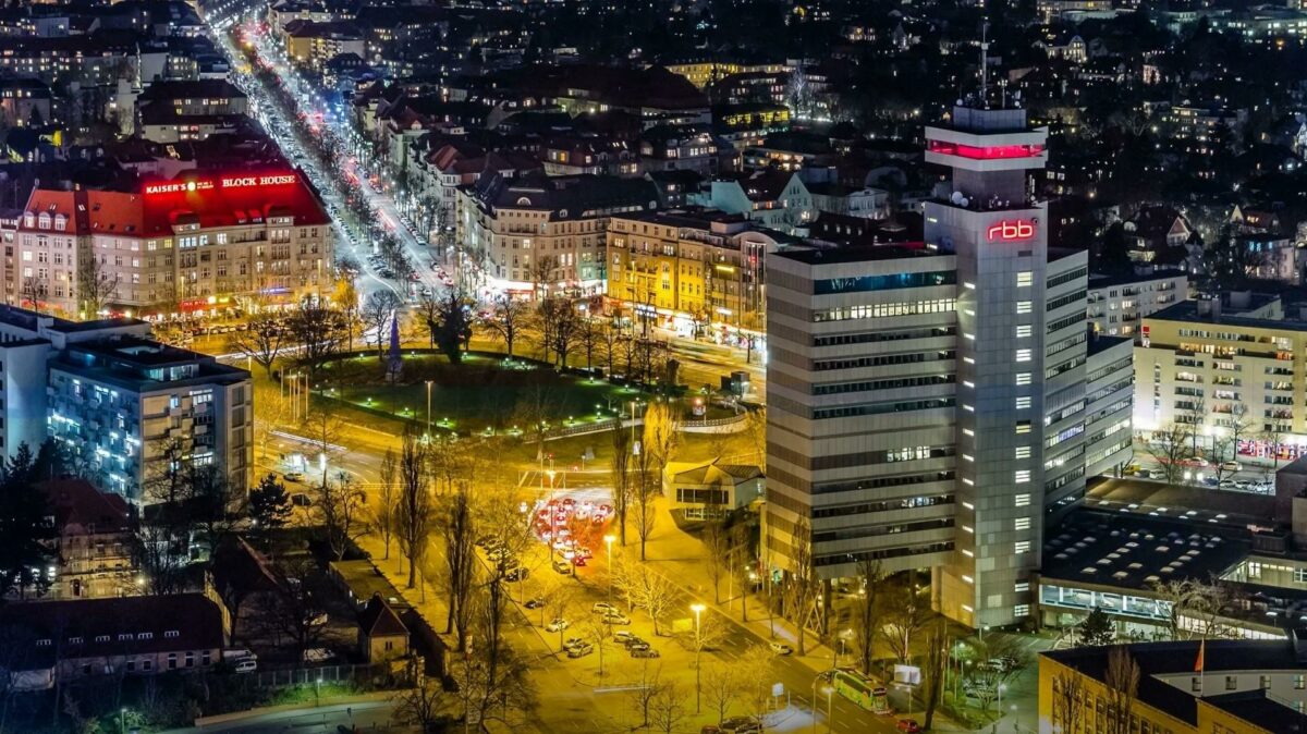 En ny masterplan og et nyt mediehus skal gøre det knap 100 år gamle område i Berlin til et moderne, netværksbaseret medie- og kulturcampus. Pressefoto.