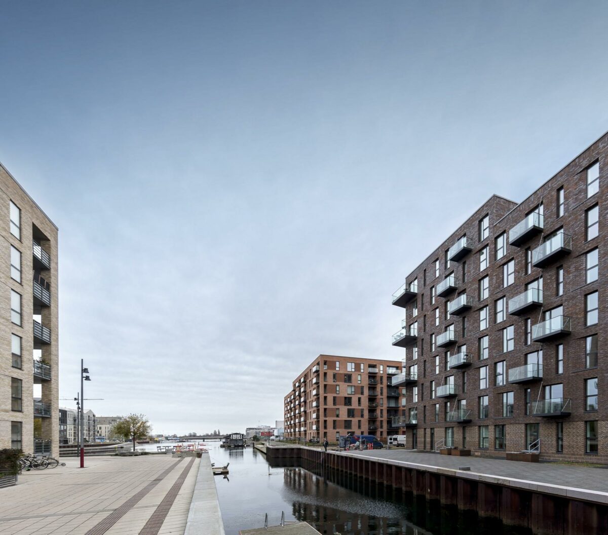 Glaseksperten har netop leveret 800 værnglas til Teglværksbyen på Sydhavnen i København, hvor tredje etape af byggeriet nu nærmer sig sin afslutning. Pressefoto.