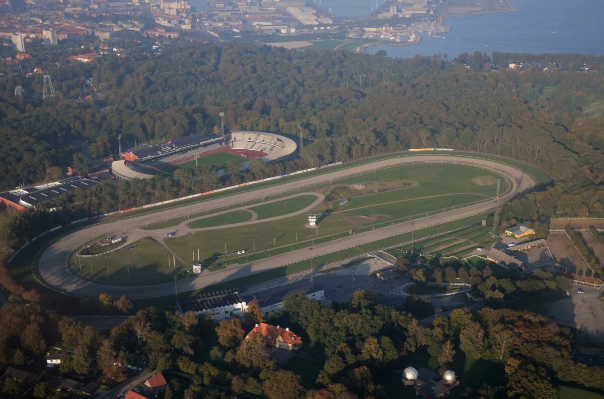 Hvis Aarhus Kommune kan strikke en god helhedsplan sammen for området omkring byens gamle stadion, står to velbjergede fonde klar med 500 millioner kroner til at realisere planerne. Foto: Colourbox.