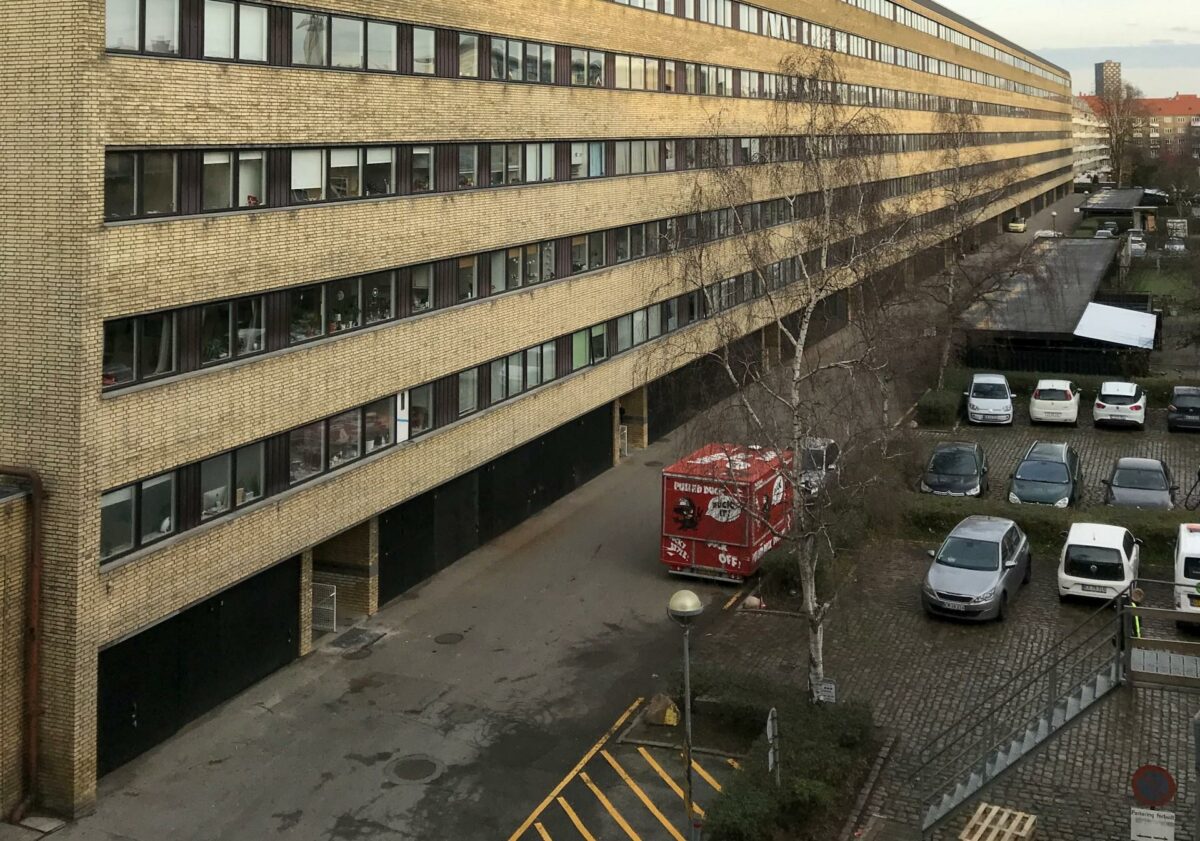 Det er en ordentlig opgave, som Idealcombi har landet på Frederiksberg, hvor cirka 2000 vinduer skal skiftes ud. Pressefoto.