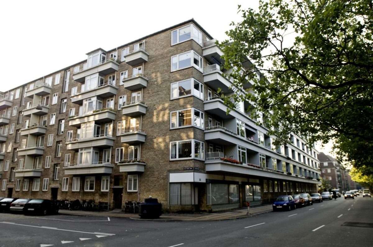 Der er masser af kvalitet i den næsten 80 år gamle ejendom på Østerbro, men tidens tand har sat sine spor. Pressefotos.