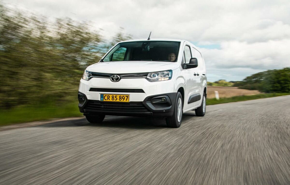 Vores første køreindtryk af Toyota ProAce City lyder, at det er en køreglad, komfortabel og letkørt varebil. Pressefoto.