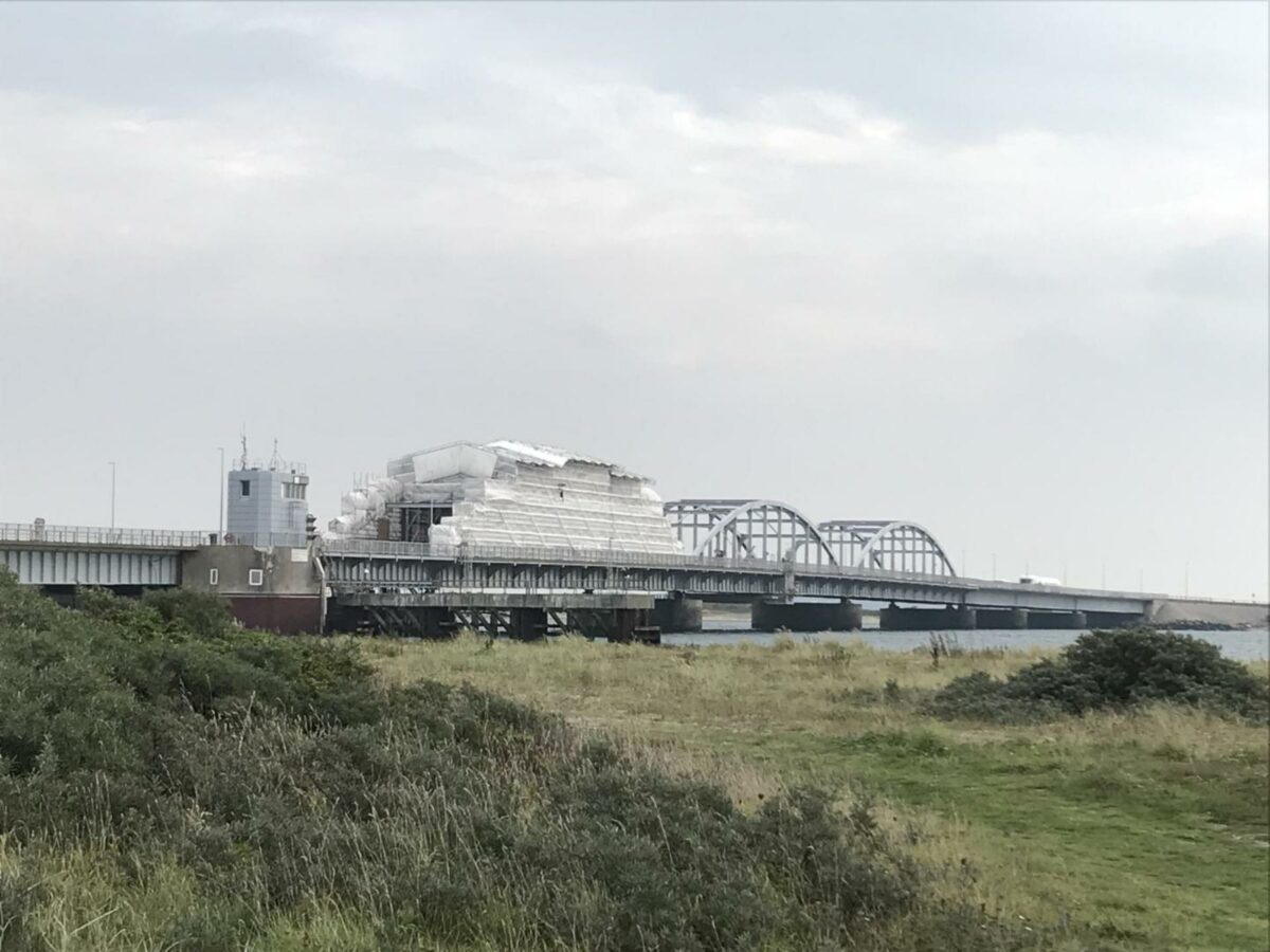 Oddesundbroen bliver over de næste år malet i etaper. Fotos: Kim Krasuld.