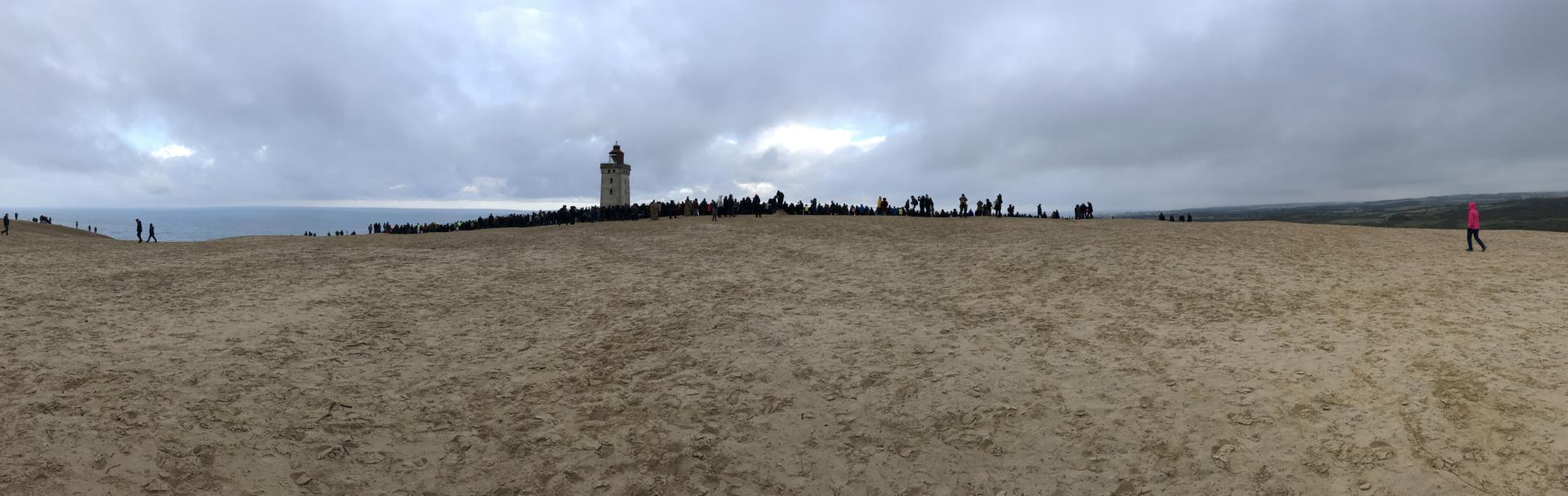 En kødrand af mennesker var samlet hele dagen på den anden side af sikkerhedshegnet. 2019 var nu ikke så ringe endda. 