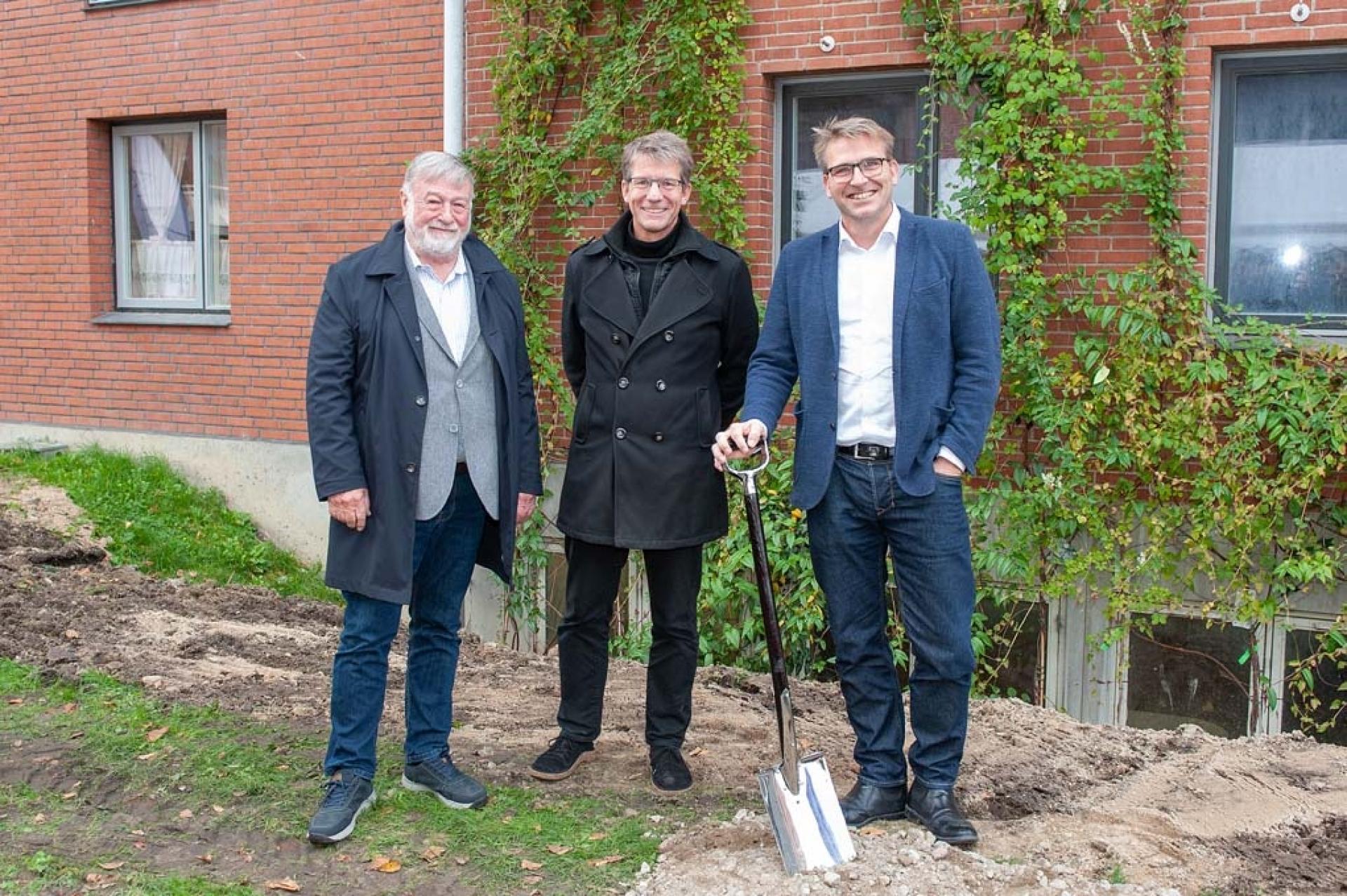 Fra venstre: Jan Hyttel, Morten Rønne, tegnestuechef hos Norconsult arkitektur, og John Strands Petersson, direktør Renovering Øst, Casa.