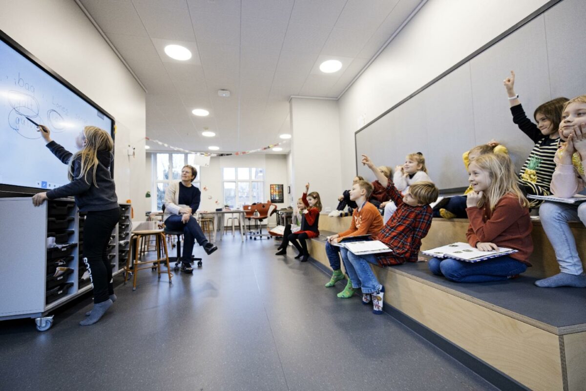 På Realdanias hjemmeside findes en guide til, hvordan man som kommune kan søge om at blive en del af kampagnen Skolernes Indeklima og få støtte til at udvikle en strategisk indeklimaplan. Foto: Søren Svendsen.