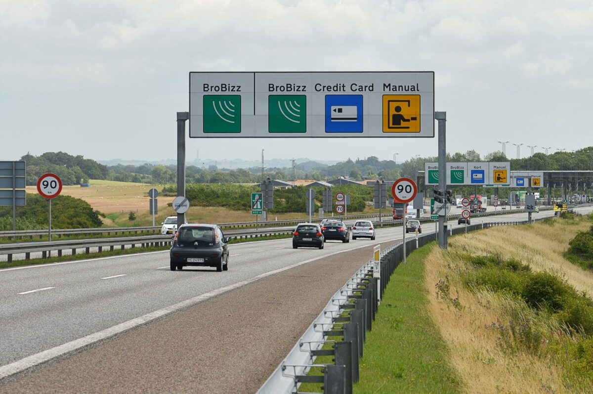 Transportminister Magnus Heunicke tror ikke på nogen stor samfundsøkonomisk gevinst ved at gøre det gratis at køre over Storebæltsforbindelsen. Foto: Colourbox.