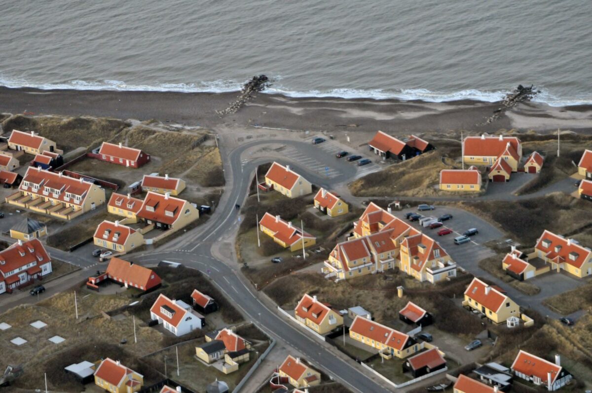 Solnedgangspladsen i Gammel Skagen ligger med en spektakulær udsigt ud over Vesterhavet. Pressefoto.