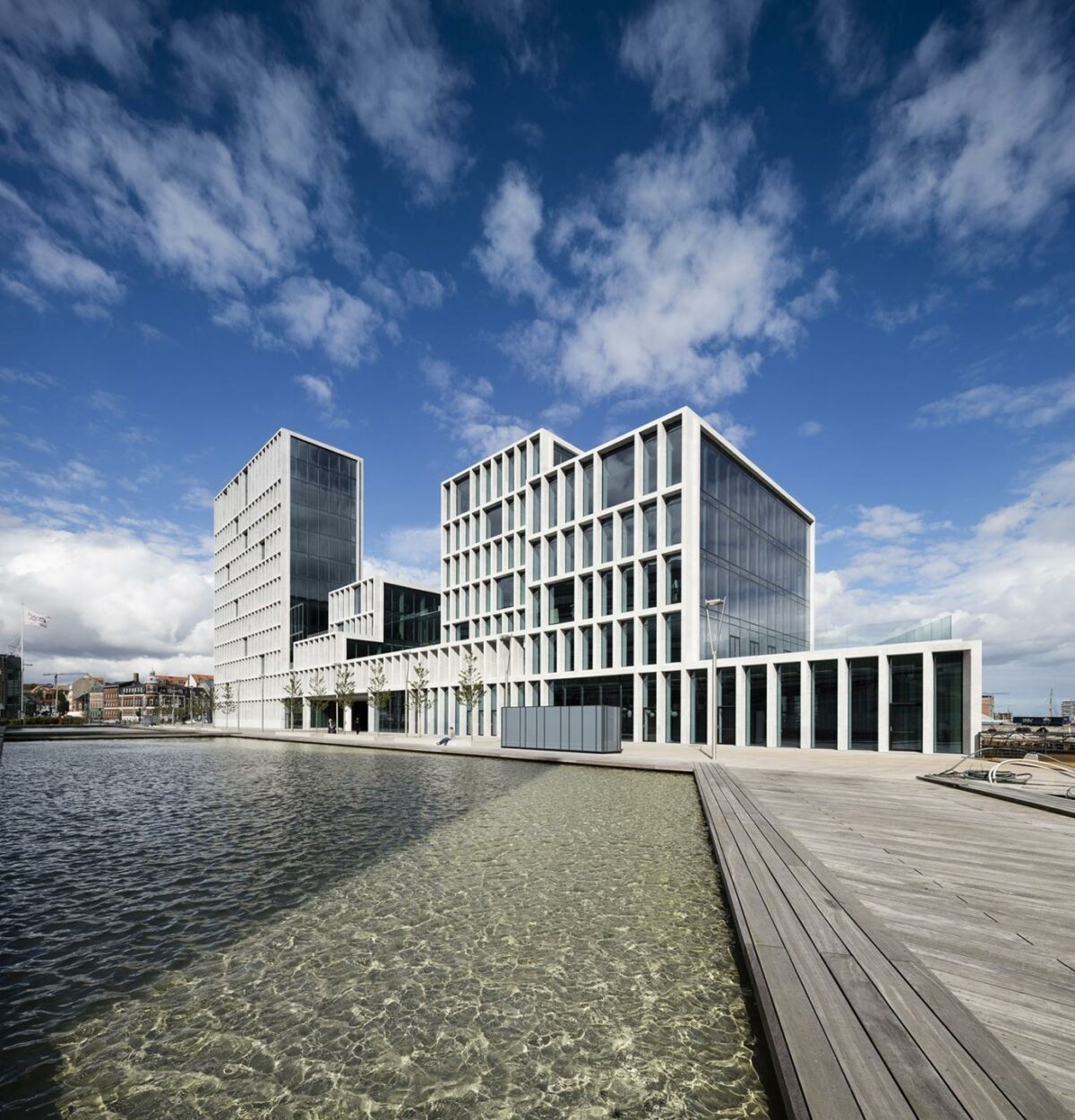 C.F. Møller har tegnet Bestseller-komplekset på havnen i Aarhus, der netop har vundet erhvervsbygningsprisen WAN Commercial Award 2015. Foto: Adam Mørk.