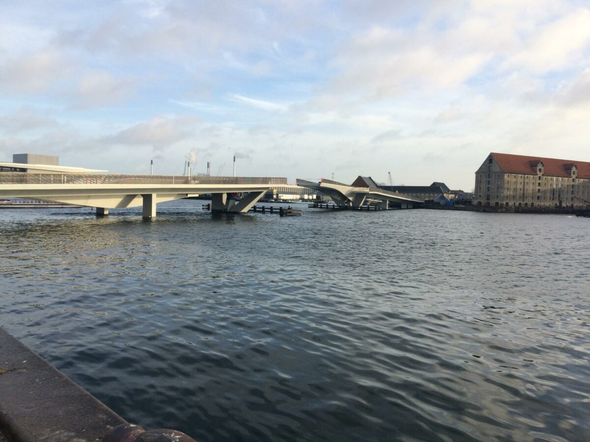 Syv år undervejs, men nu åbner Inderhavnsbroen snart - måske. Arkivfoto: Torben Jastram.