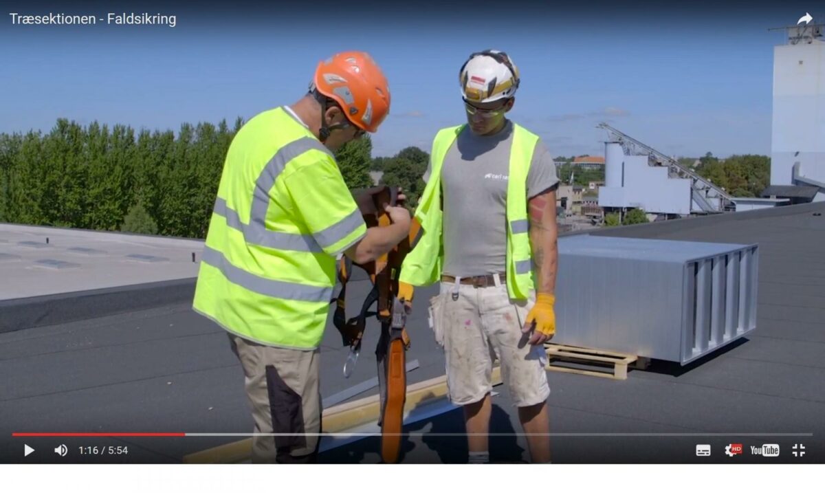 En af de fem videoer omhandler faldsikring.