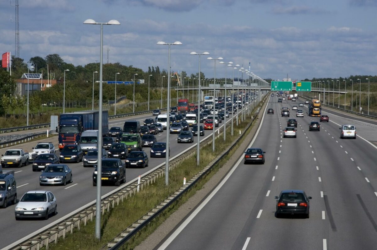 Ifølge Vejdirektoratet er det ikke nok at udbygge det eksisterende vejnet i hovedstadsområdet - der skal nye vejforbindelser til. Foto: Colourbox.