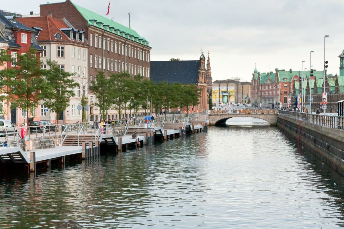 Området omkring Frederiksholms Kanal renoveres for at give endnu bedre muligheder for ophold ved vandet. Foto: Colourbox.