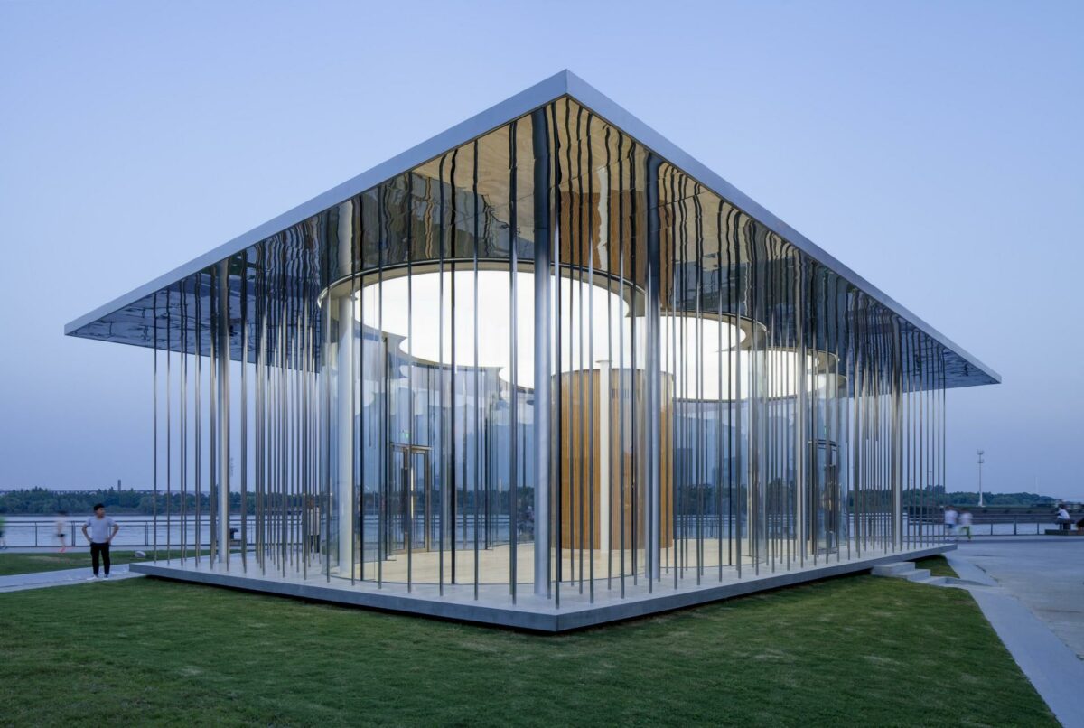 Schmidt Hammer Lassen har nu afsluttet en permanent udstillings- og kunstpavillon på promenaden langs flodbredden i Shanghai. Foto: Peter Dixie.