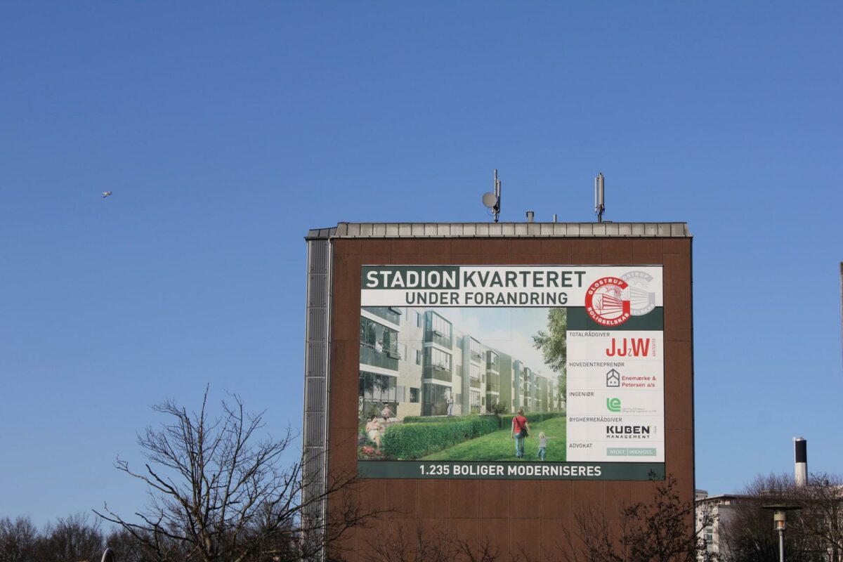 På mødet vil projektchef Lars Lynge fra Enemærke & Petersen gennemgå nogle af erfaringerne fra første etape af renoveringen af Stadionkvarteret.