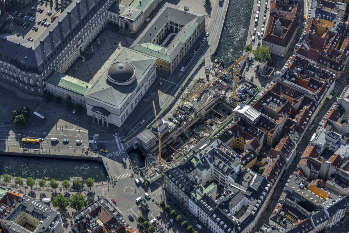 Stationsbyggepladsen Gammel Strand september 2016. Foto: Dragør Luftfoto.