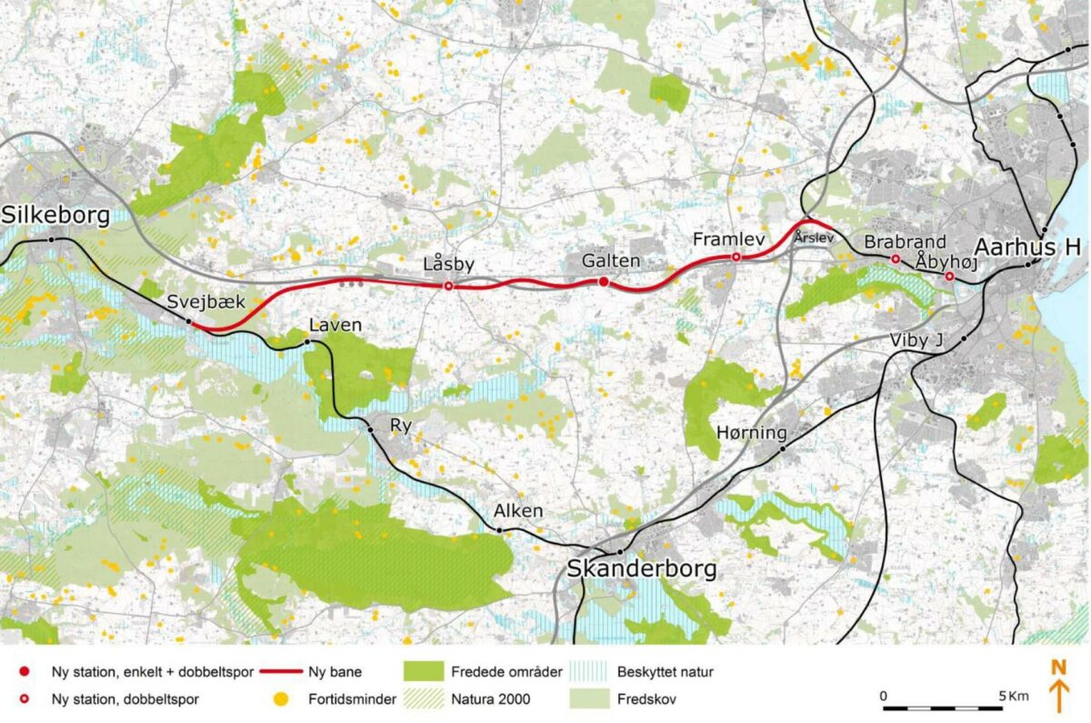 Linjeføringseksempel Silkeborg-Aarhus. Banen følger Herningmotorvejen i en fælles transportkorridor så vidt muligt.