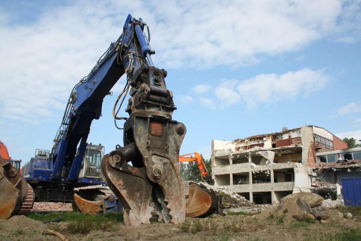 Kingo Karlsen fortæller, at virksomhedens andel i den kartelsag, der undersøges inden for nedrivningsbranchen, begrænser sig til en eller to sager tilbage i 2012. Foto: Colourbox.