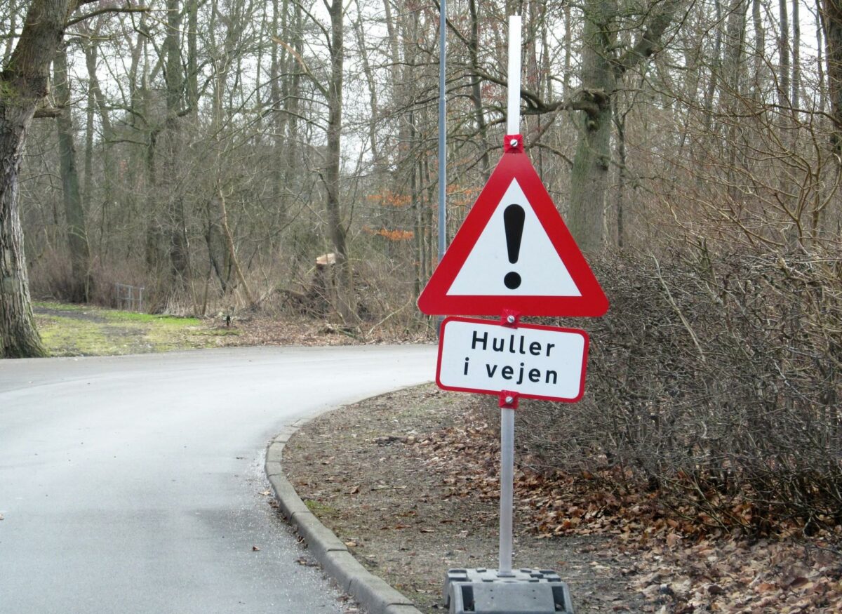 - Vi har længe peget på, at det kan betale sig at vedligeholde vejene, siger administrerende direktør i Asfaltindustrien Anders Hundal. Foto: Colourbox.