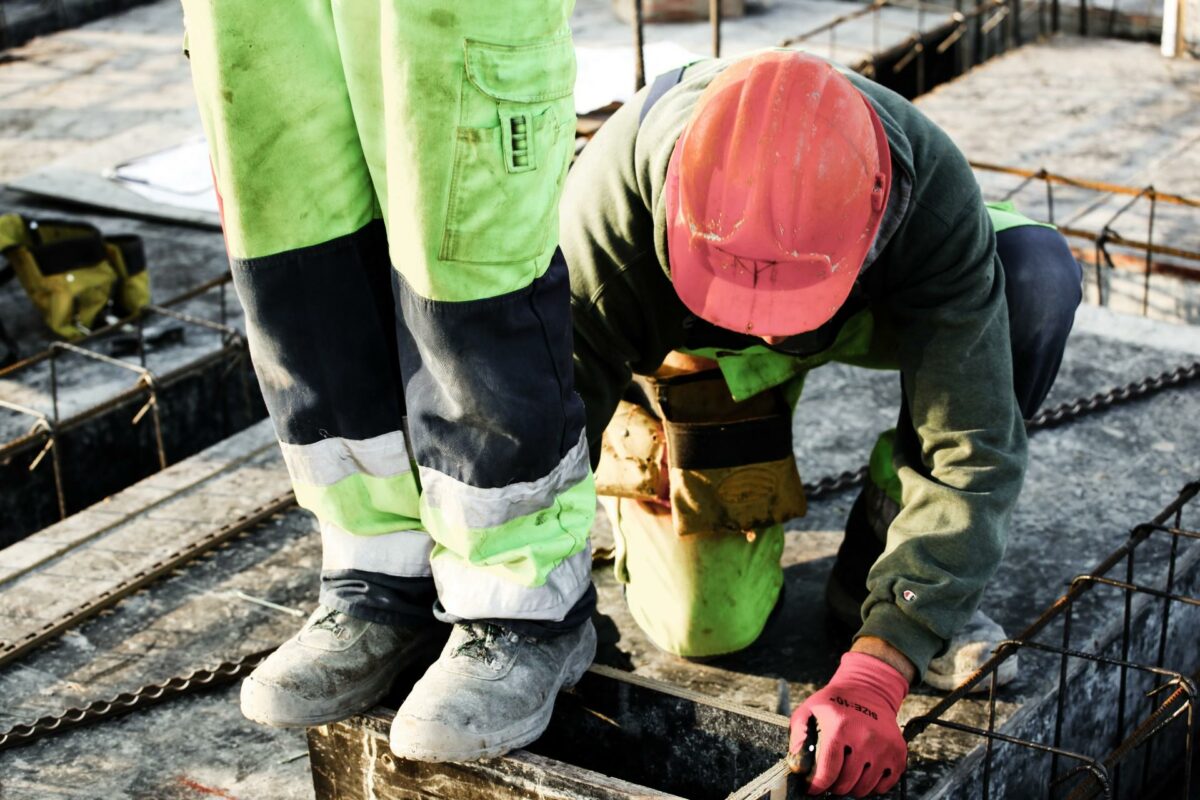 Håndværkere, der arbejder på akkord, rammes oftere af arbejdsulykker sammenlignet med kollegaer ansat på timeløn. Foto: Colourbox.