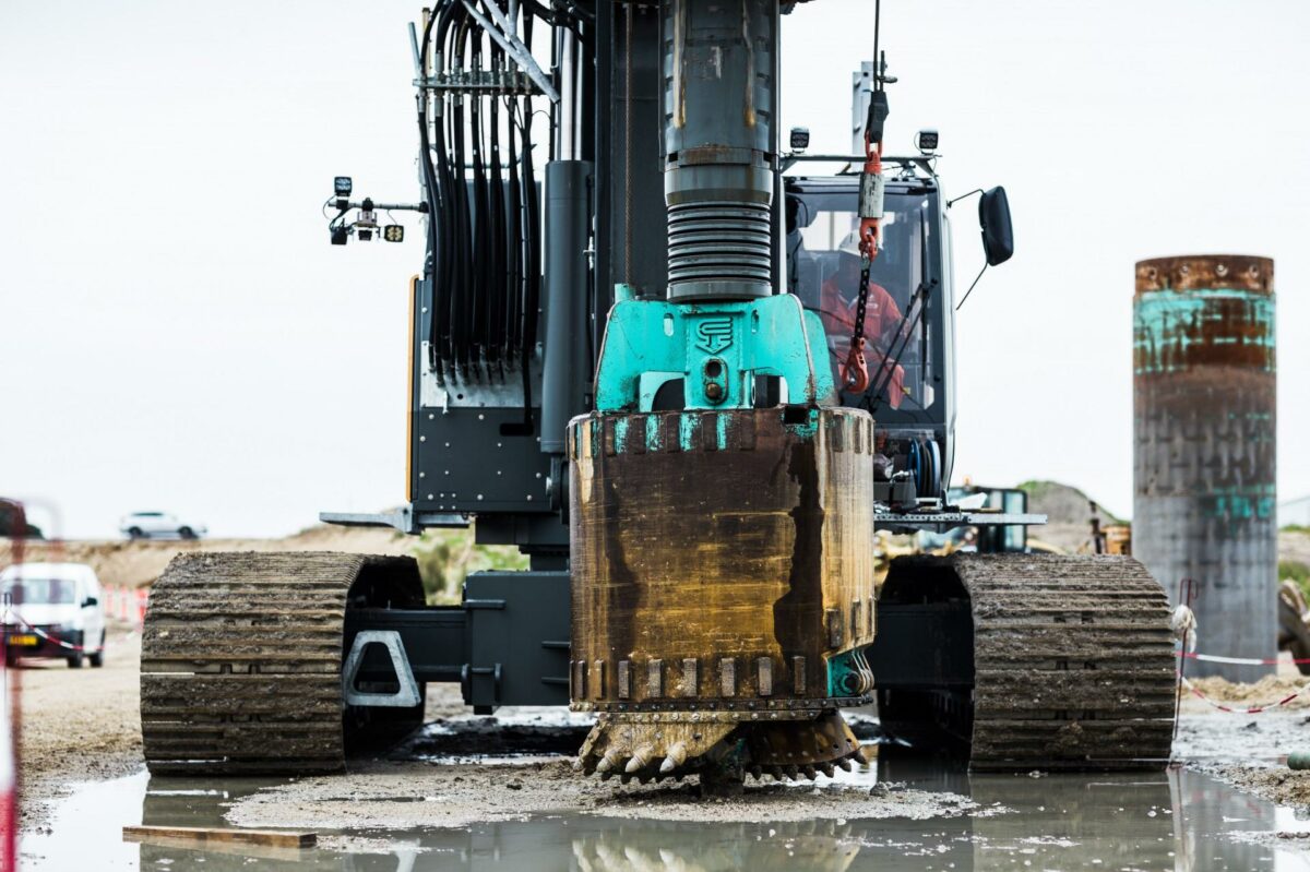 Opgaven med pælefundering vil foregå frem til forsommeren 2018. Foto: Vejdirektoratet.