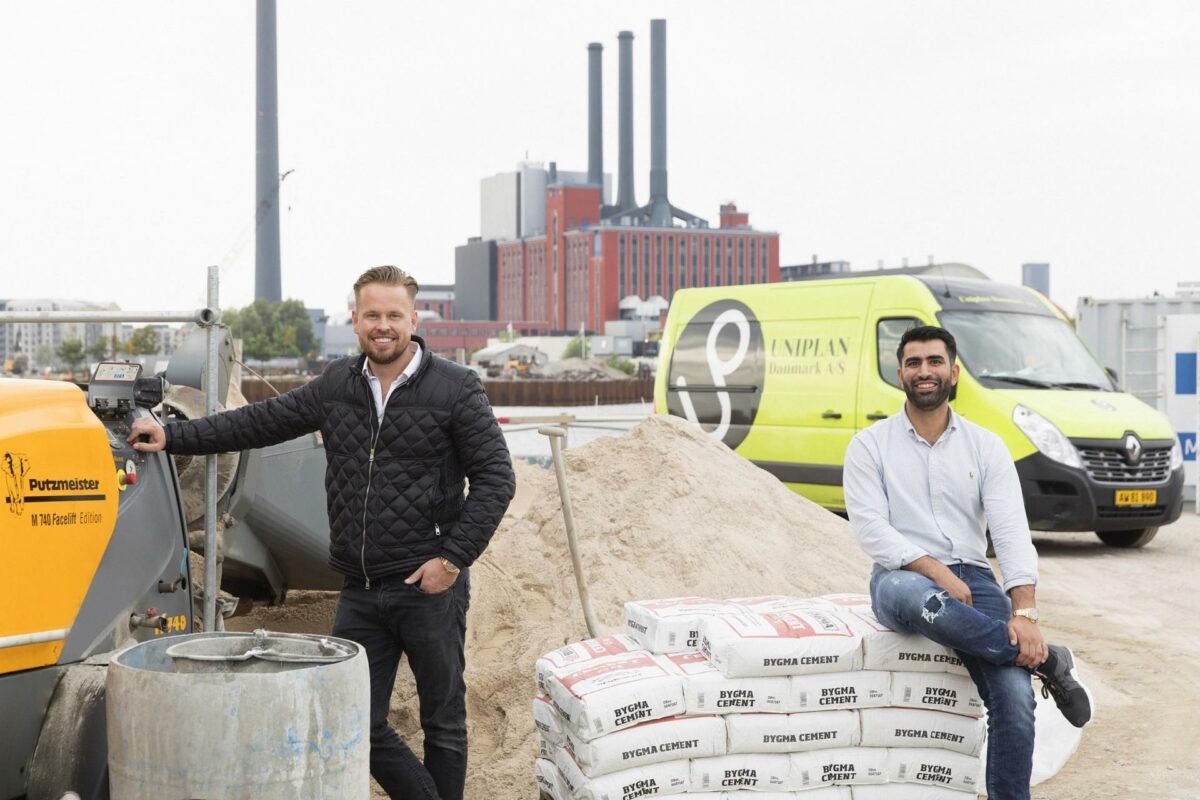 Morten Alexis Wrem (til venstre) og Hamed Alaei har sat turbo på deres virksomhed, Uniplan Danmark. Pressefoto.