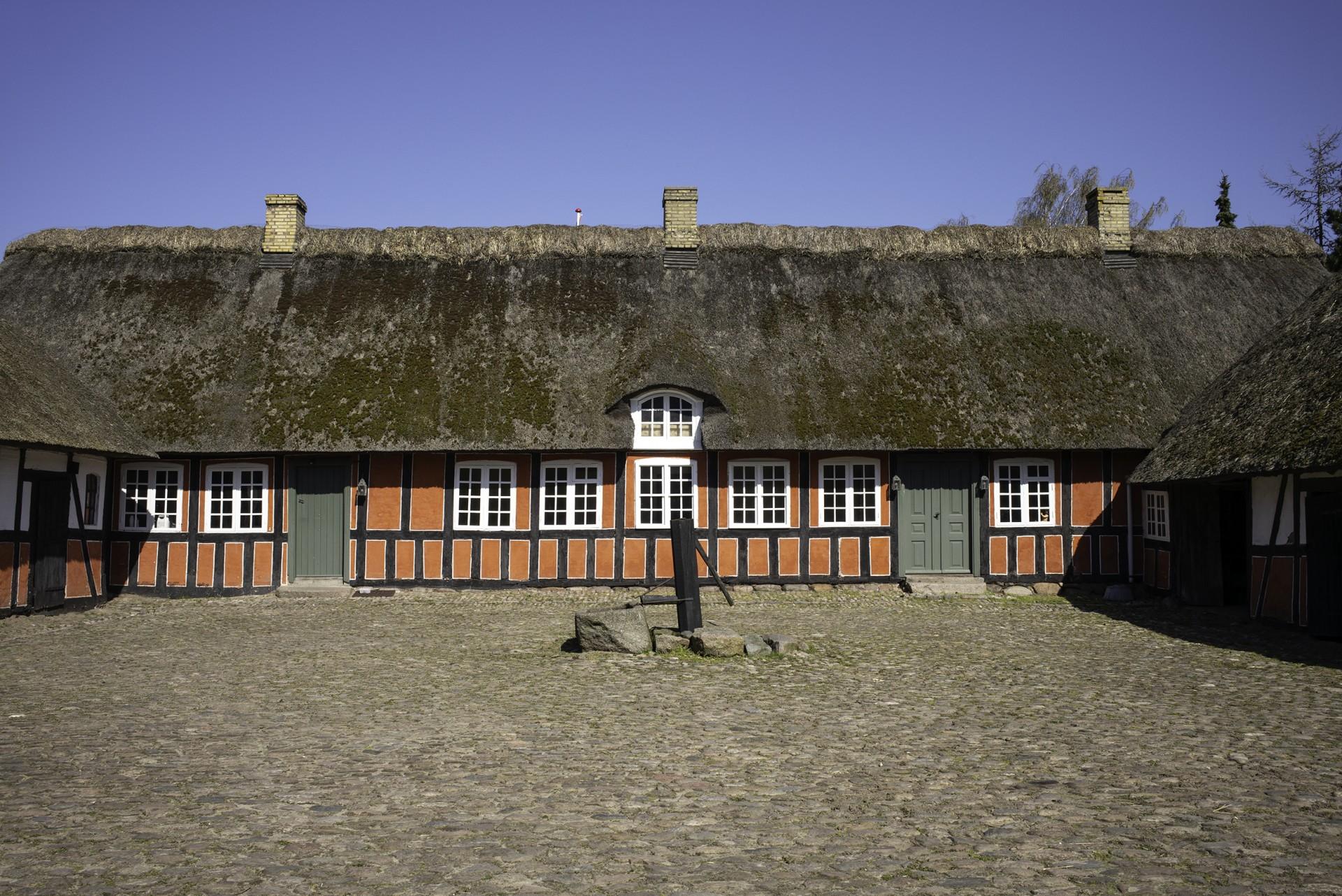 En af de historiske længer med det 200 år gamle bindingsværk. Pressefoto: Helene Høyer Mikkelsen/Realdania By & Byg.