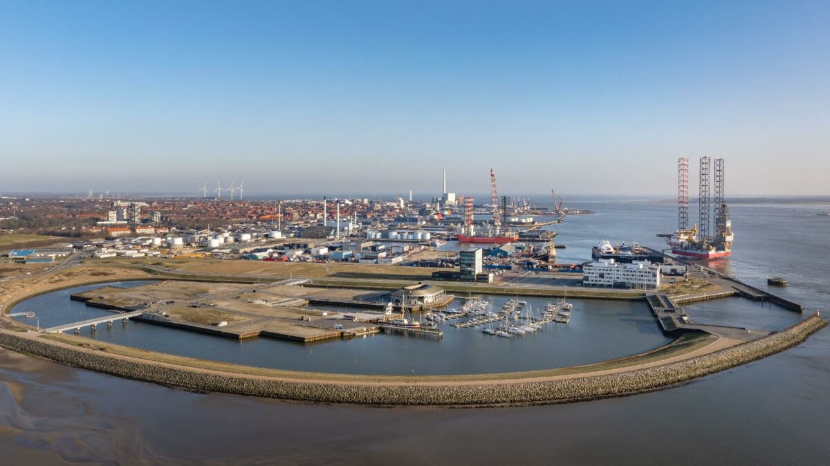 Der er god plads til en ny bydel med boliger, erhverv og uddannelsesfaciliteter på Esbjerg Havn, der i dag har Maritimt Center som lysende centrum. Foto: Esbjerg Kommune