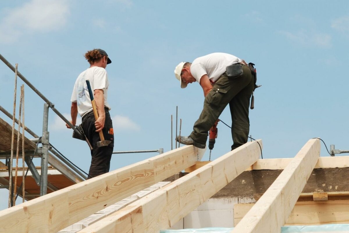 Hvis andre grupper arbejdede i samme grad som i bygge- og anlægsbranchen, ville det kunne øge den samlede arbejdsindsats med 12 %, lyder det fra Prognosecenteret. Foto: Gettyimages.