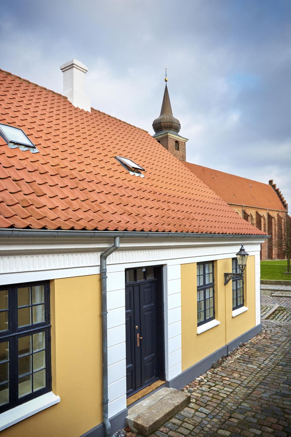 Velux har valgt at levere vindue og inddækning i zink og kobber, fordi begge materialer ofte allerede er en del af de gamle tage, f.eks. som tagrender eller inddækninger. Foto: Velux Gruppen.