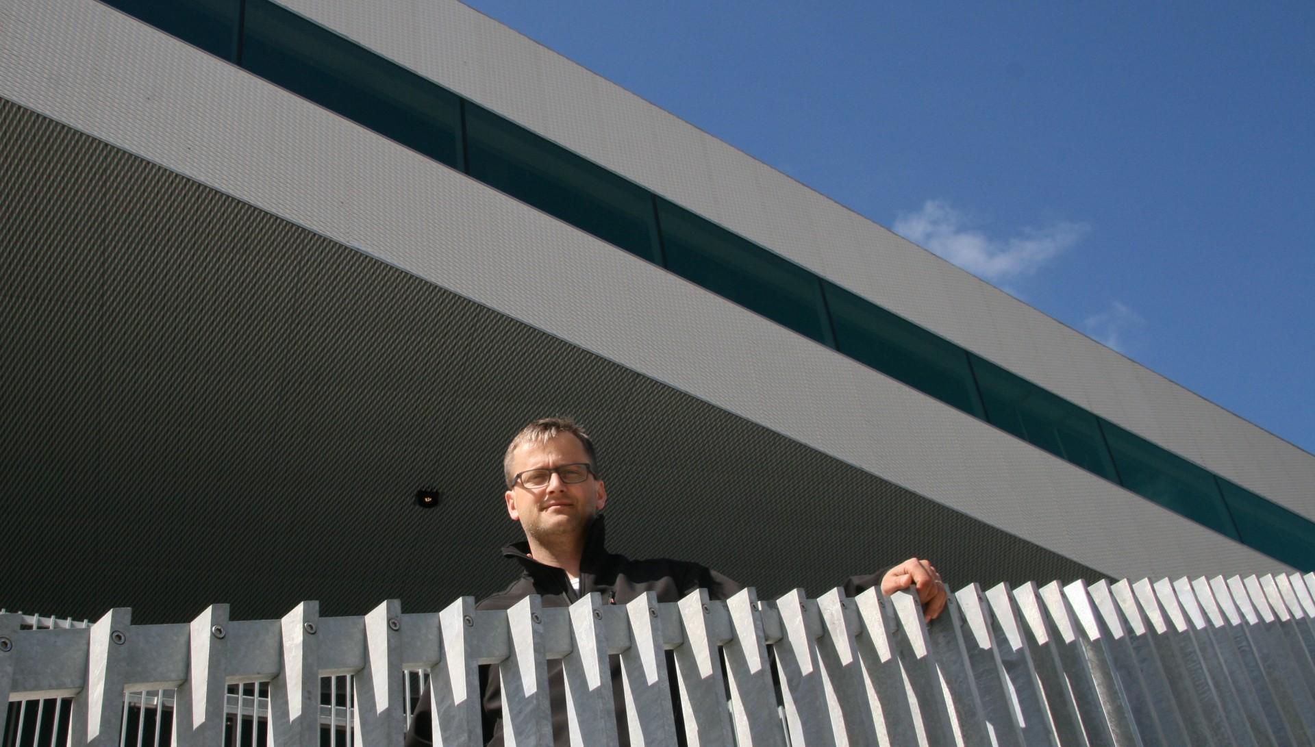 Gennem næsten fem år har områdedirektør Allan Helledie fra NCC Construction været projektansvarlig for det imponerende ikonbyggeri Dokk1 på havnen i Aarhus. Foto: Torben Jastram.