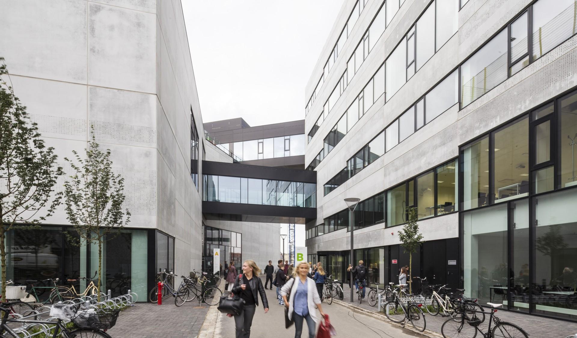 Arkitema Architects har tegnet Vias nye campus i centrum af Aarhus. Tegnestuen har flere anerkendte læringsbyggerier bag sig, herunder det nye KUA2 - Københavns Universitet Amager, University College Lillebælt og Nordstjerneskolen i Frederikshavn. Foto: Niels Nygaard.